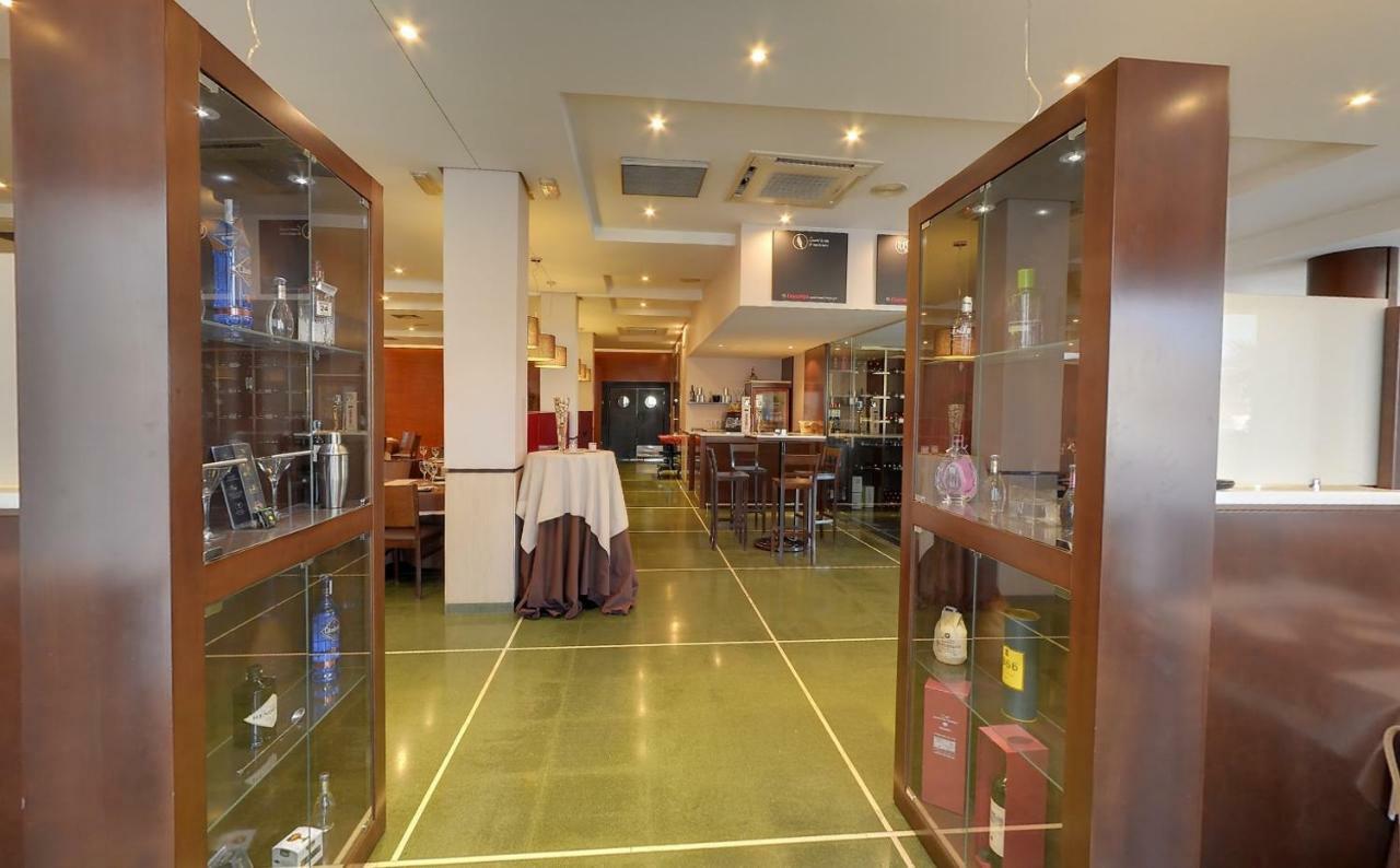 Hotel Moya Навалморал де ла Мата Екстериор снимка
