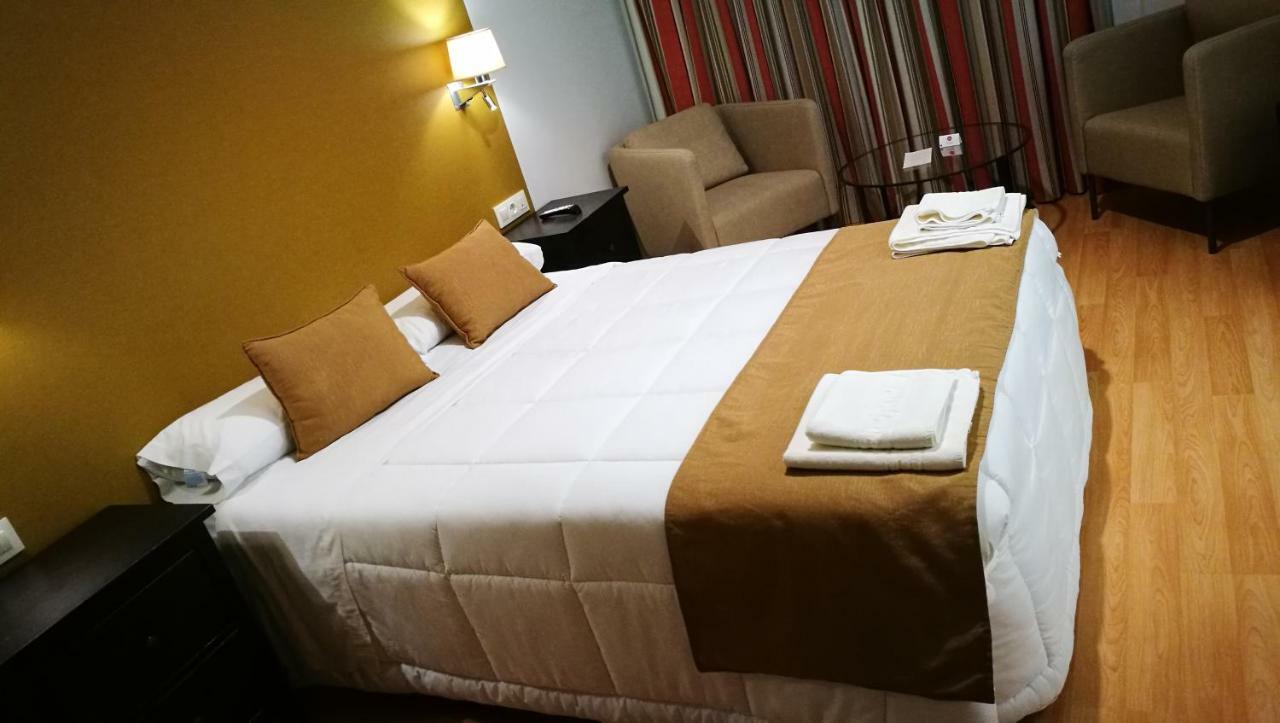 Hotel Moya Навалморал де ла Мата Екстериор снимка